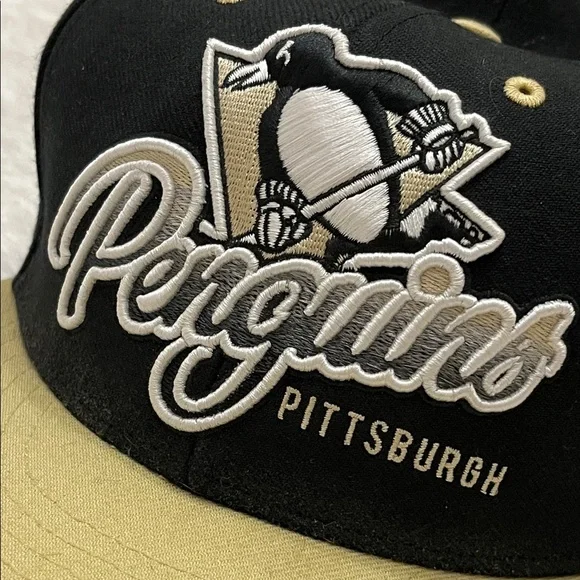 Pittsburgh Penguins Embroidered Snapback Cap - Picture 2 of 8